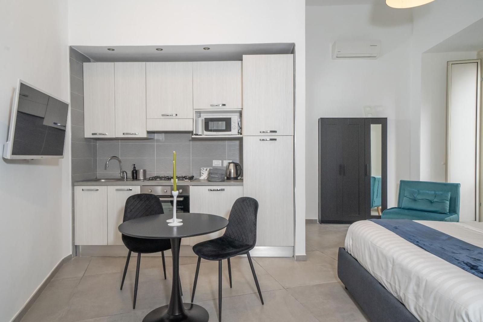 Bovio Boutique Studio Apartment Napoli Bagian luar foto