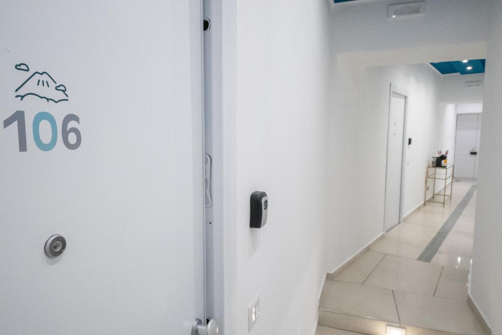 Bovio Boutique Studio Apartment Napoli Bagian luar foto